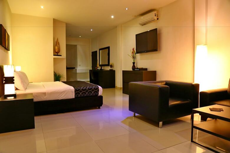 Hotel East Suites