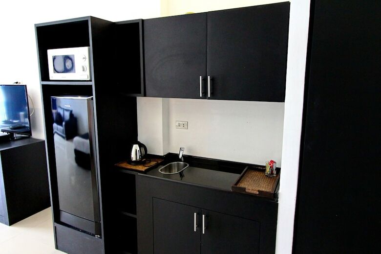 Hotel East Suites