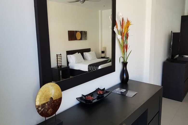 Hotel East Suites