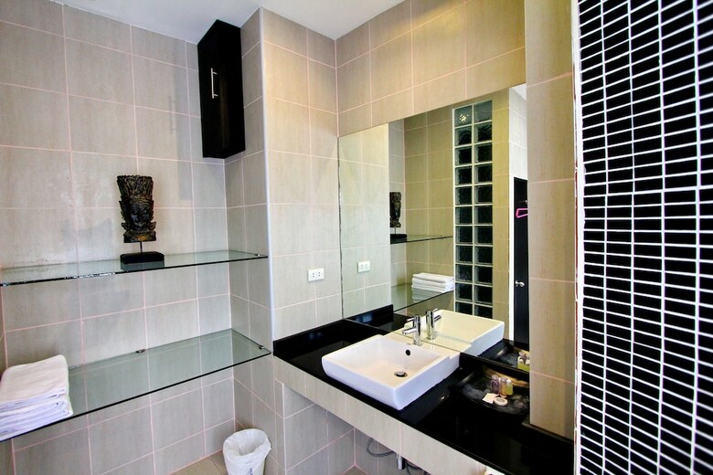 Hotel East Suites