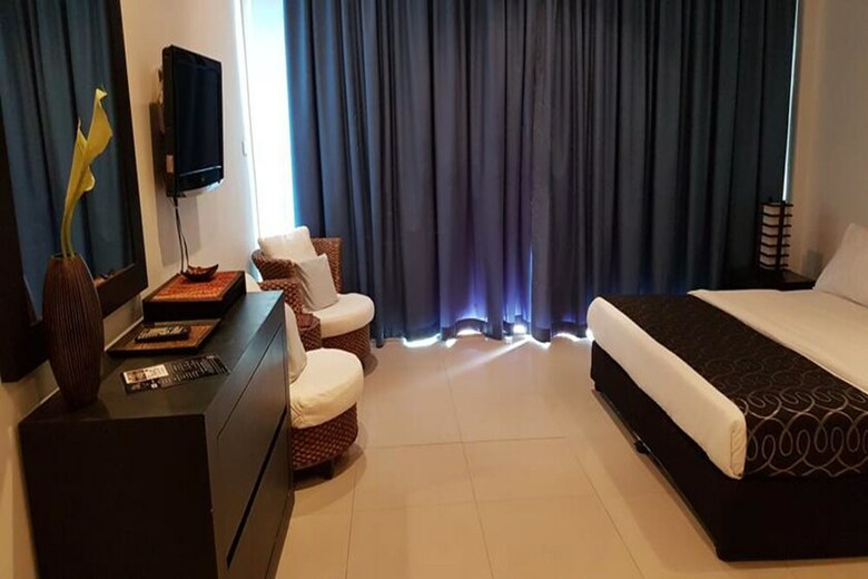 Hotel East Suites