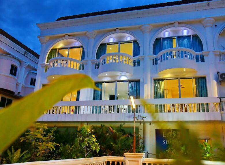 Hotel East Suites