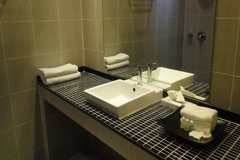 Hotel East Suites