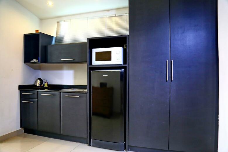 Hotel East Suites