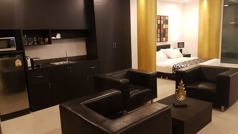 Hotel East Suites