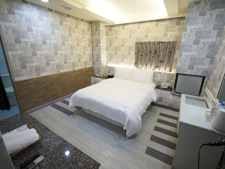 Heyue Hotel