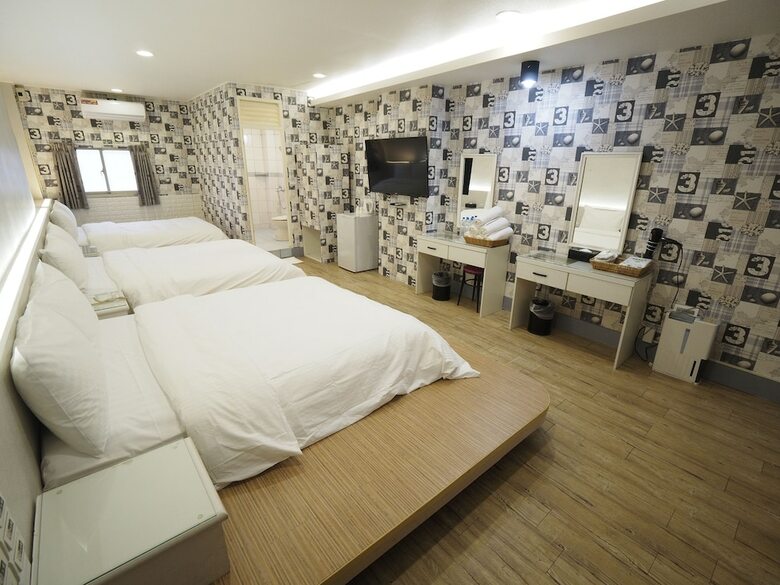 Heyue Hotel