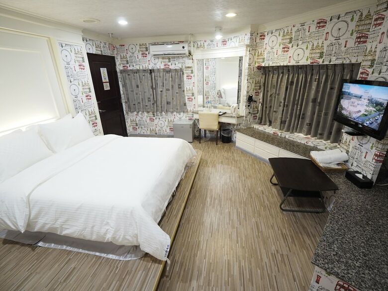 Heyue Hotel