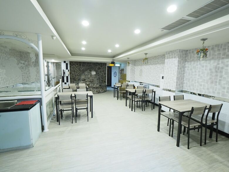 Heyue Hotel