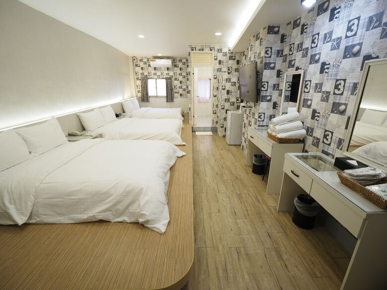 Heyue Hotel