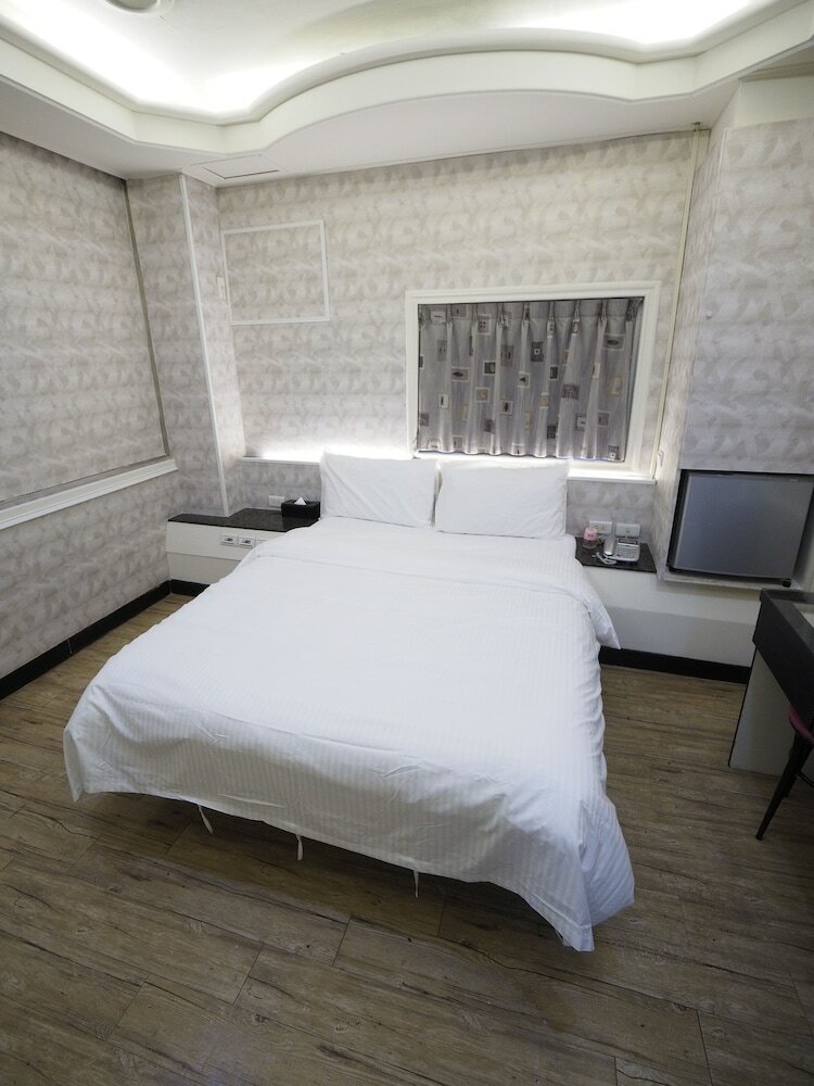 Heyue Hotel
