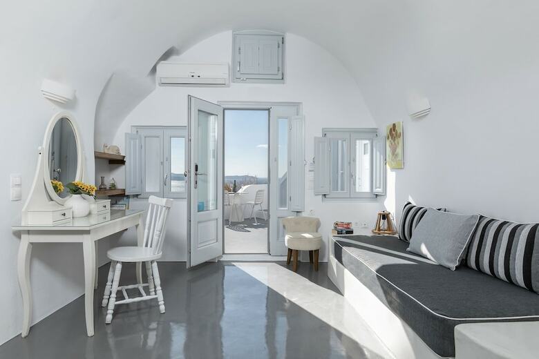 Villa Helianthus Suites