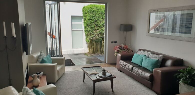 Hotel Dunkley House