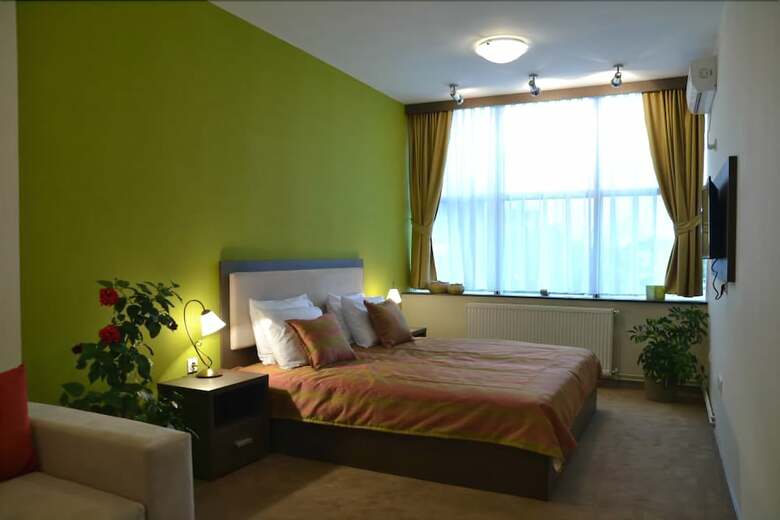 Hotel Ema