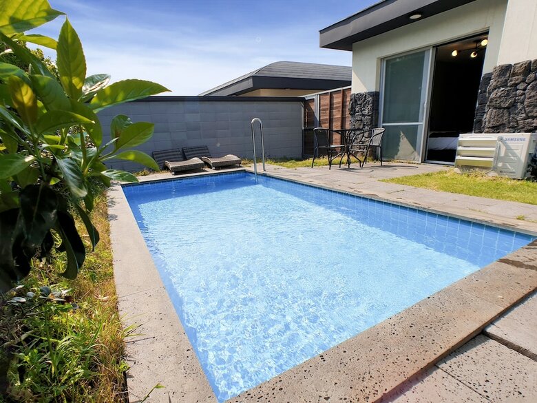 Pool & Villa Sorang