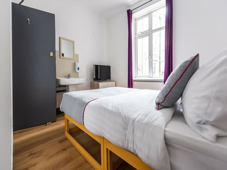 Hostal Oyo Camden Bnb