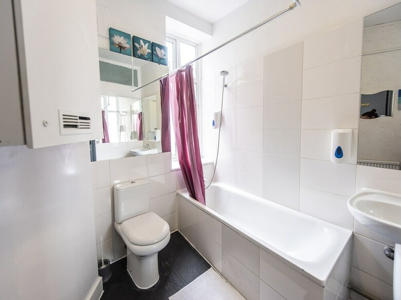 Hostal Oyo Camden Bnb