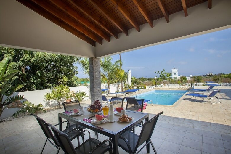 Villa Grecos Grove
