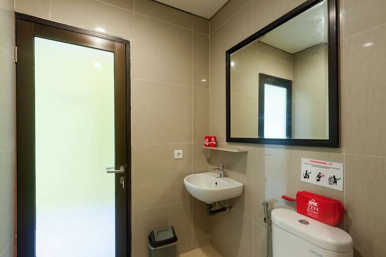 Hotel Zen Rooms Kuta Puri Demak