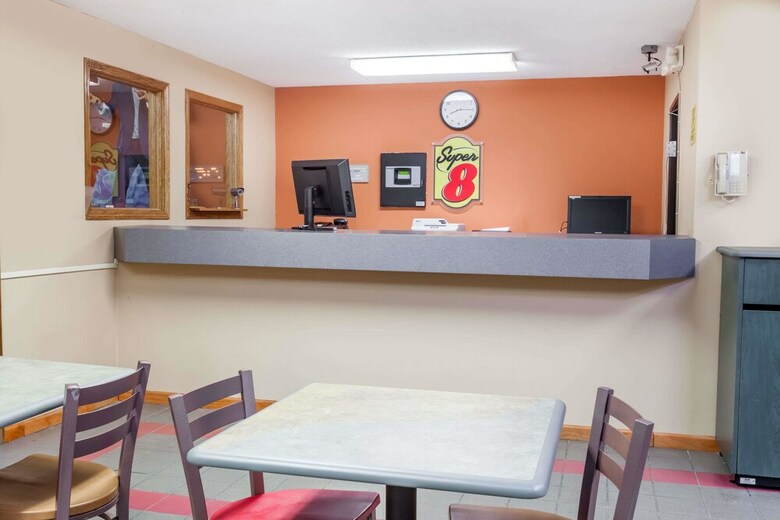 Motel Super 8 By Wyndham Mclean/bloomington Sw