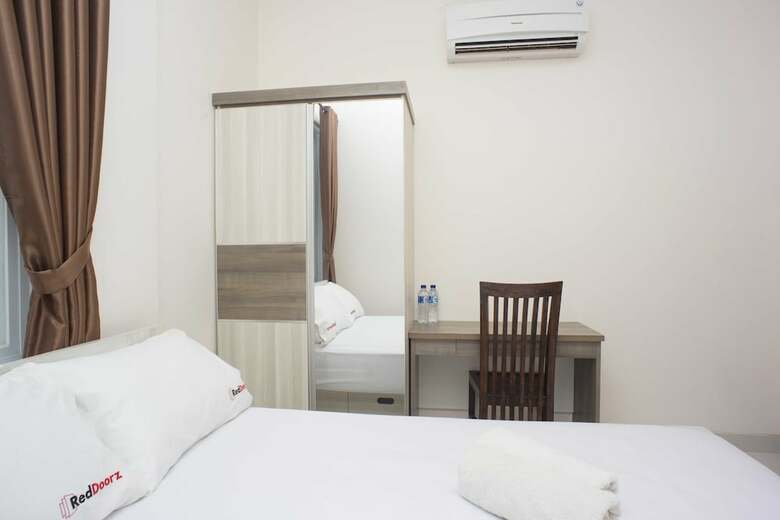 Hotel Reddoorz @ Anggrek Radio Dalam