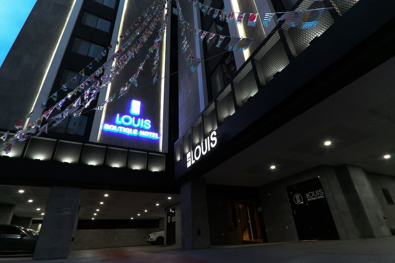 Louis Hotel