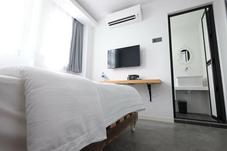 White Loft Hotel