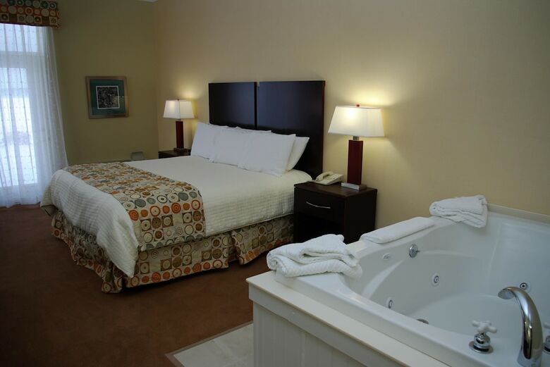 Hotel Cherry Tree Inn & Suites