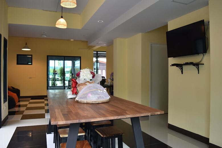 Hostal Hide Bangkok Hostel
