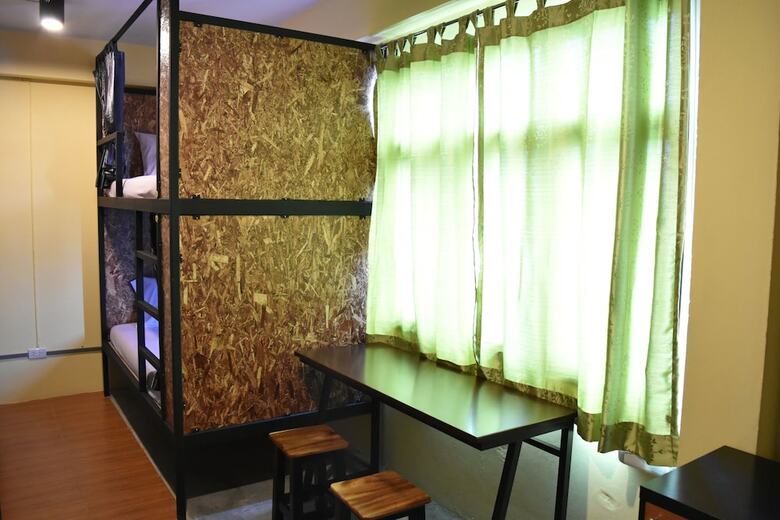 Hostal Hide Bangkok Hostel