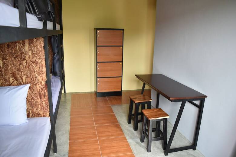 Hostal Hide Bangkok Hostel