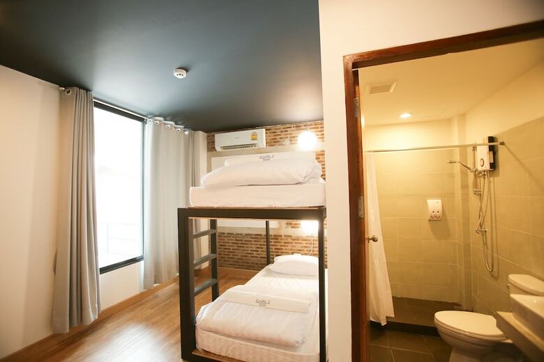 Hostal Give Me 5 Hostel