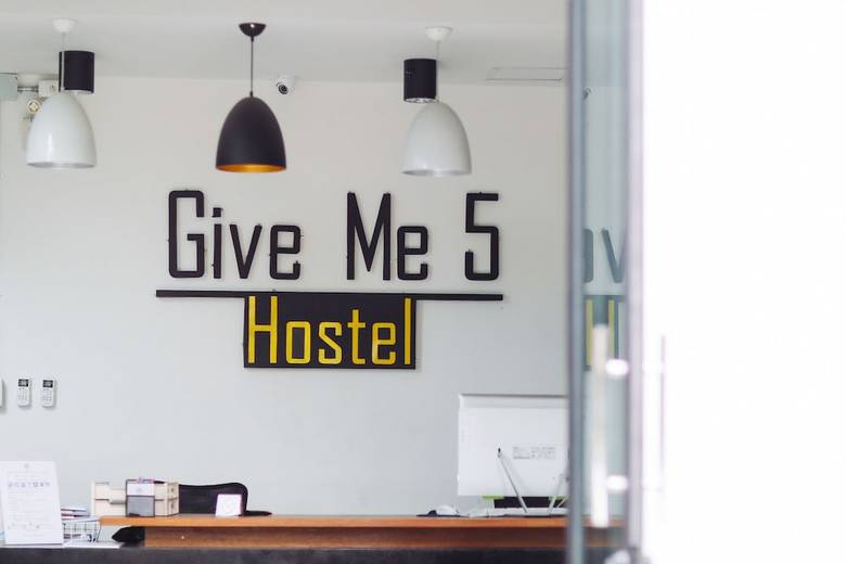 Hostal Give Me 5 Hostel