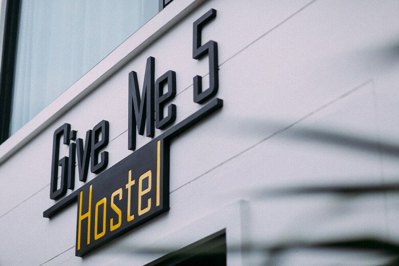 Hostal Give Me 5 Hostel
