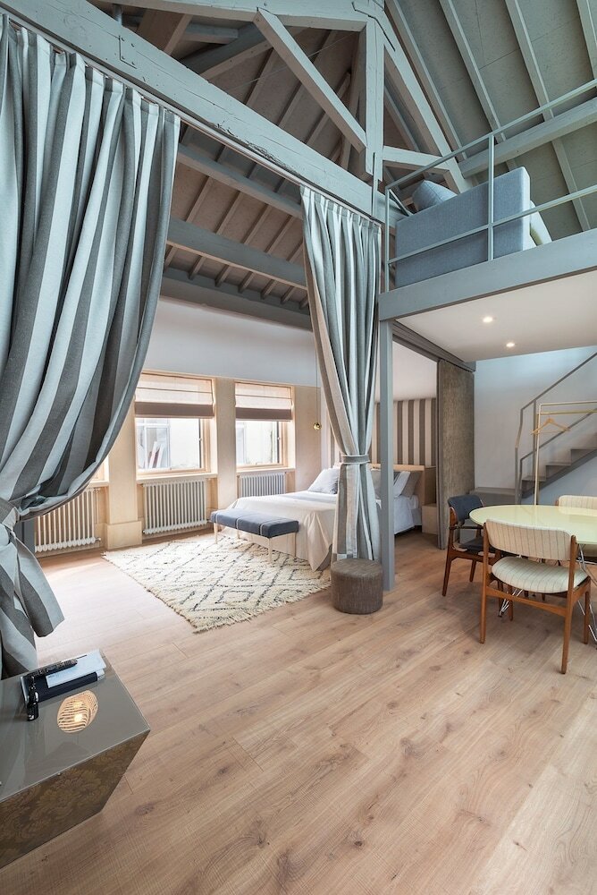 Hotel Charm Palace