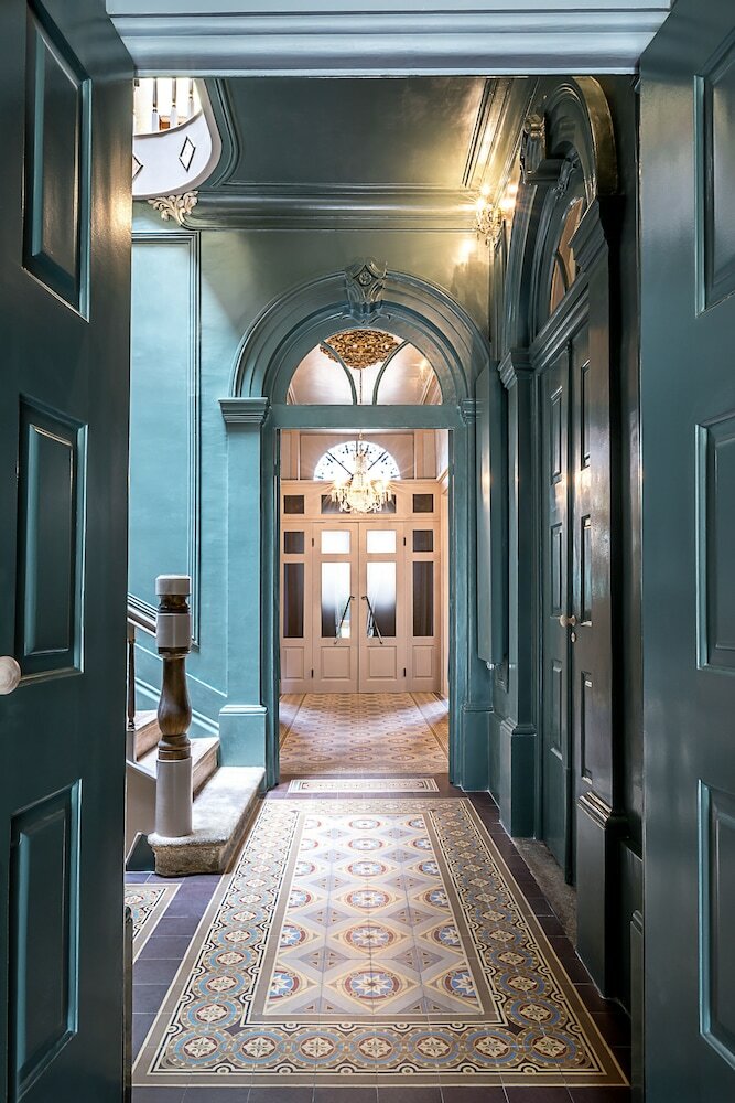 Hotel Charm Palace