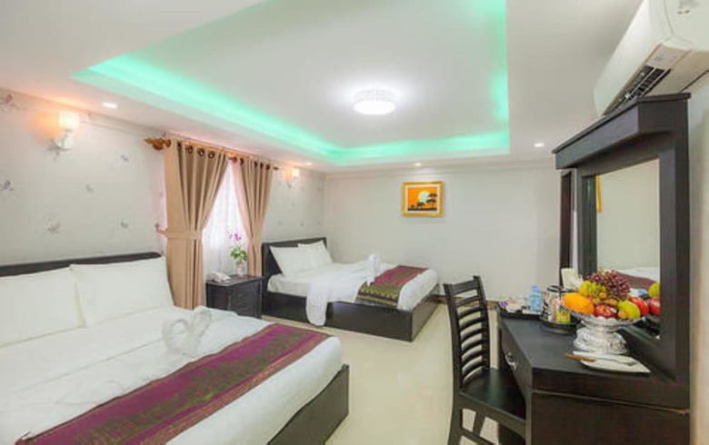 Seventh Heaven Hotel And High Bar