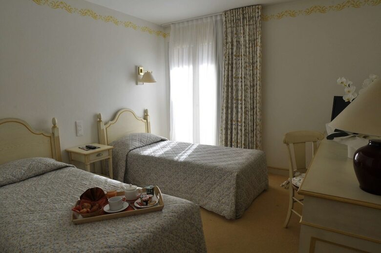 Hotel H�tel Om�ga