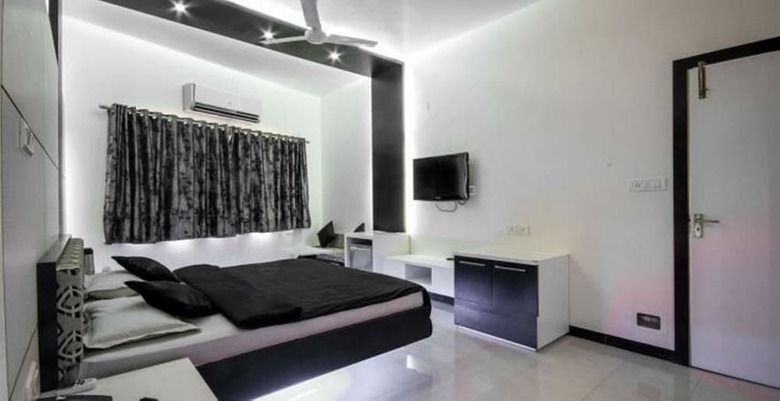 Hotel Ashish Palace