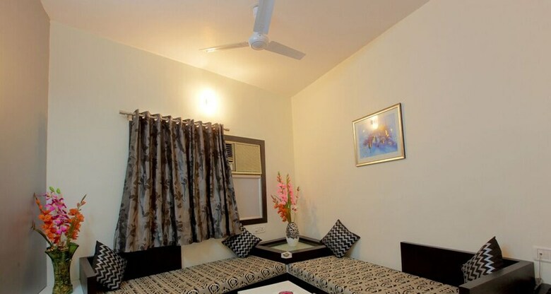 Hotel Ashish Palace