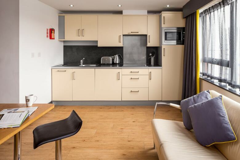 Apartamentos Roomzzz Leeds City West