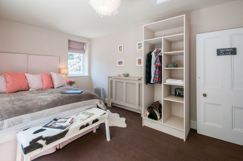 Bed & Breakfast Yarner House