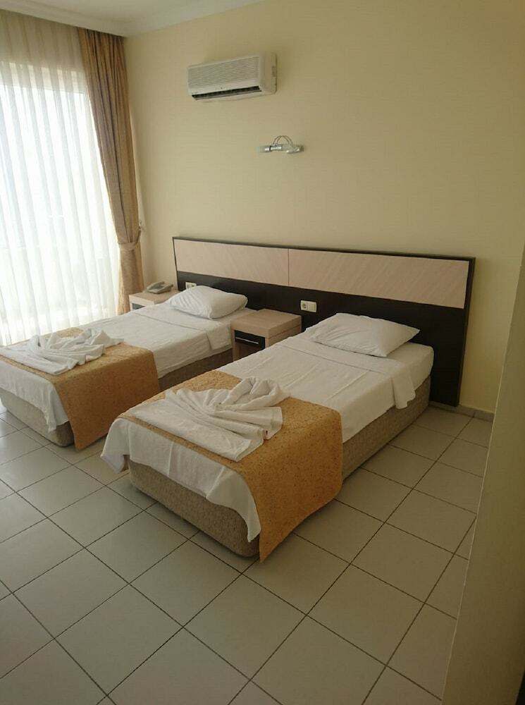 Side Beach Club Hotel