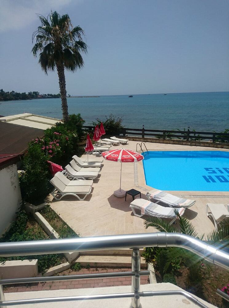 Side Beach Club Hotel