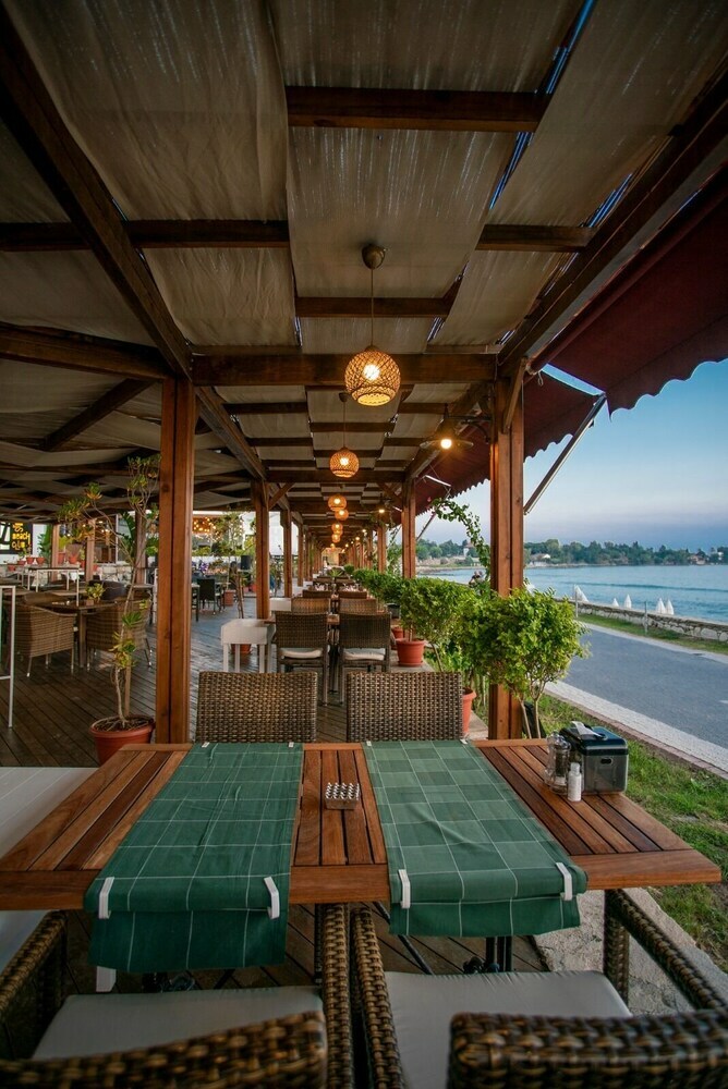 Side Beach Club Hotel
