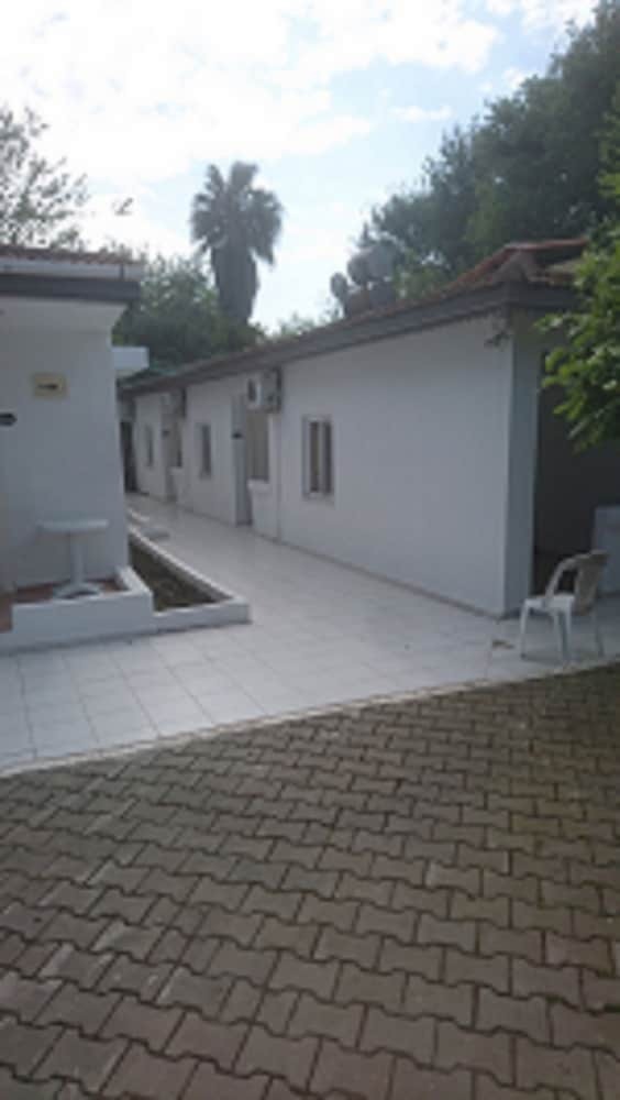 Side Beach Club Hotel