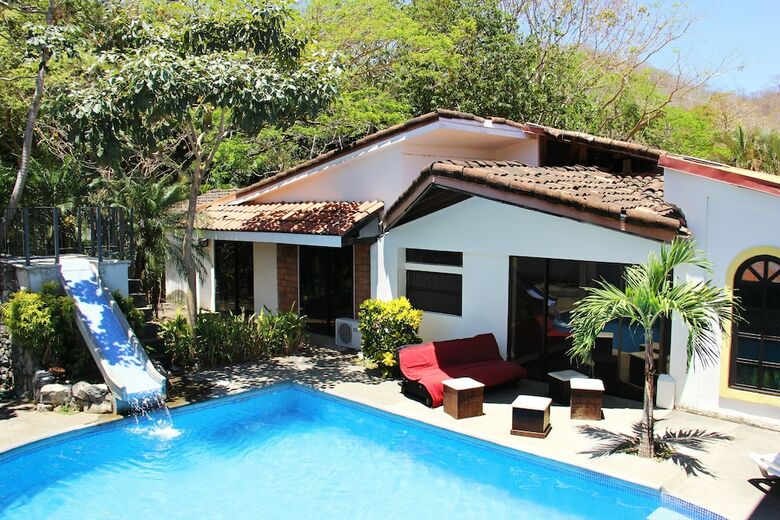 Hostal La Casona Hostel