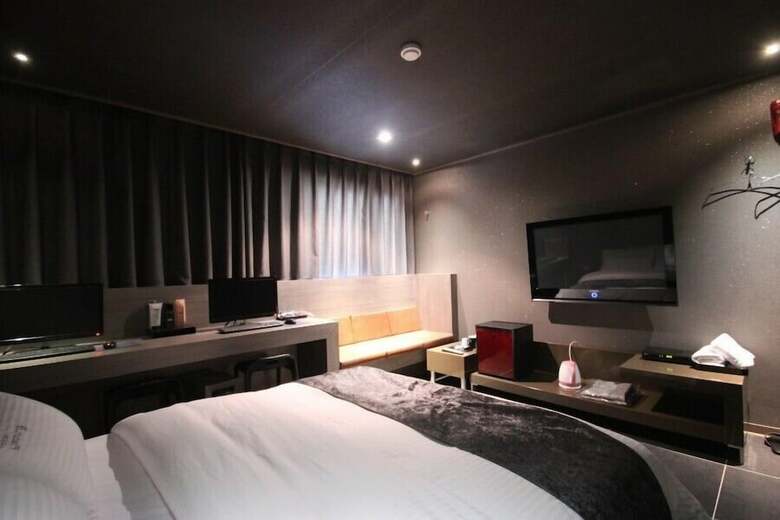 Hotel Yeow-b