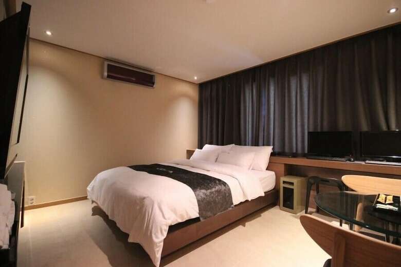 Hotel Yeow-b