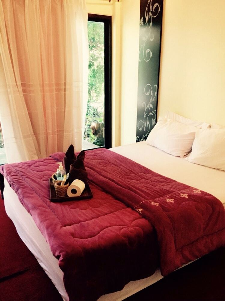 Hotel Baan Suan Phidchamika